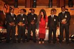 Kareena Kapoor honours various Bolywood stars bodyguards in Taj Land_s End on 30th Aug 2011 (59).JPG